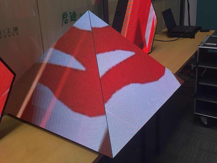 异形LED屏厂家：如何应对市场需求的多样性？